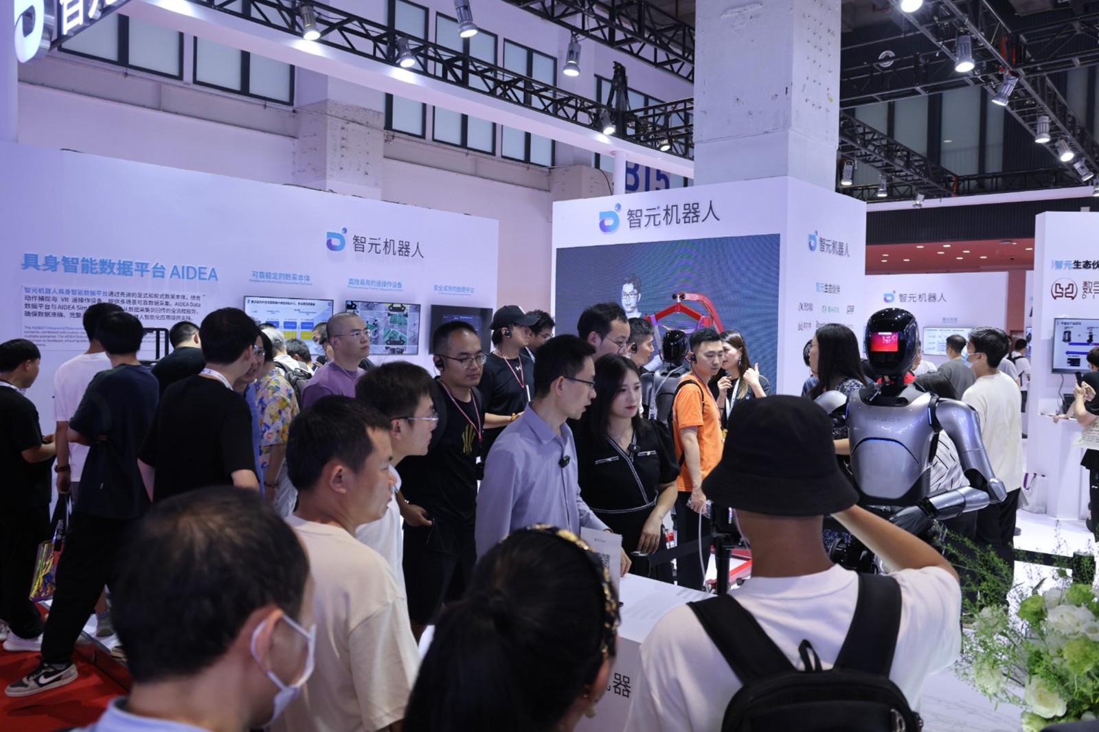 米兰官网机器人亮相世界机器人大会WRC